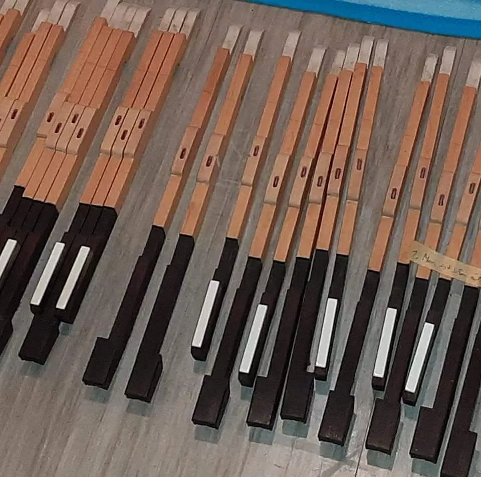 Orgeltasten (ausgebaut) in der Orgel in Alpirsbach-Reutin